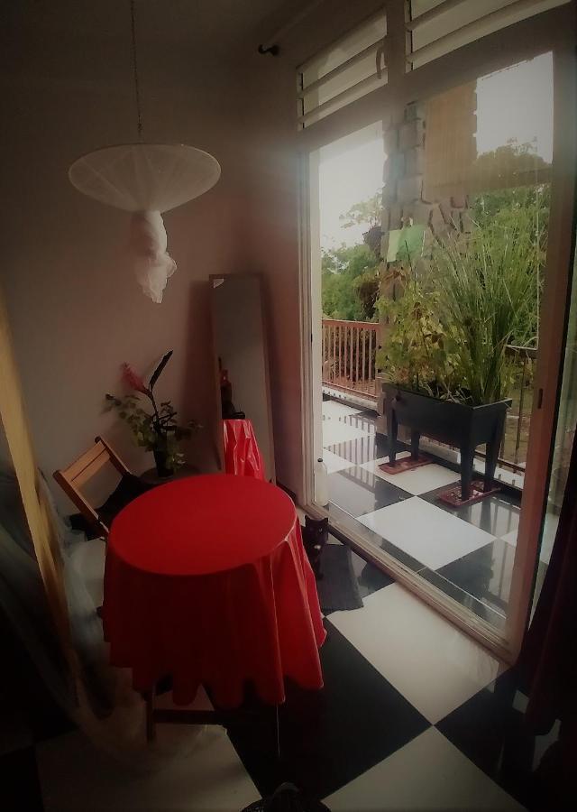 Chambre Avec Cuisine Et Sdb Semi-Privatives Separees Dans Un Ecrin De Verdure Les Abymes Buitenkant foto